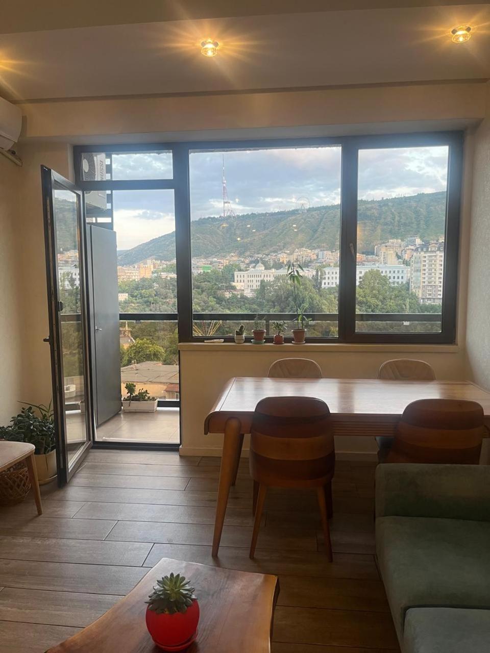 Panorama Khiliani Apartment Tbilisi Exterior foto